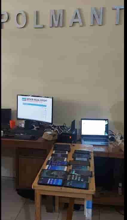 Ruang Server & Gateway WhatsApp